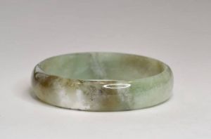 Браслет из нефрита цельный  