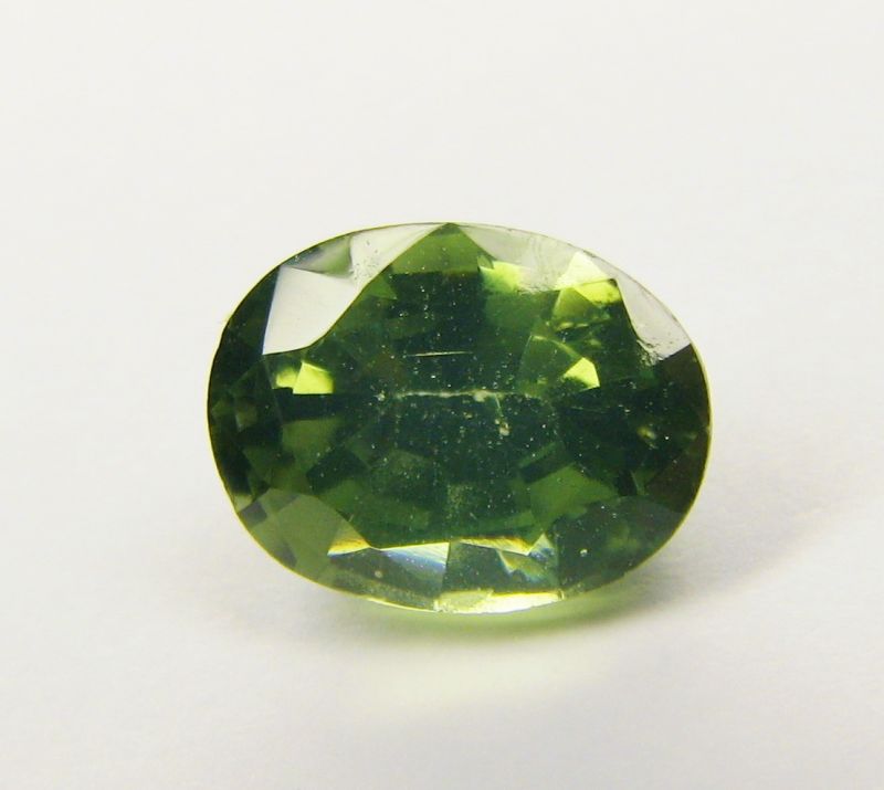Купить циркон-азорит, зелёный, ограненный камень, № 2506