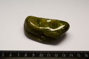 Желто-зеленый сапфир-F для резьбы 