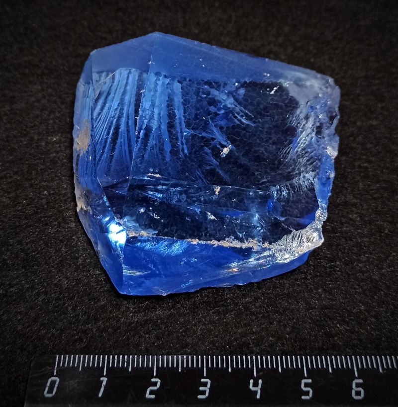 Фото Перунит - искусственный голубой кварц 