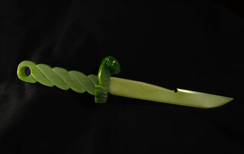Фото Церемониальный мачете из зеленого нефрита "Кобра" 