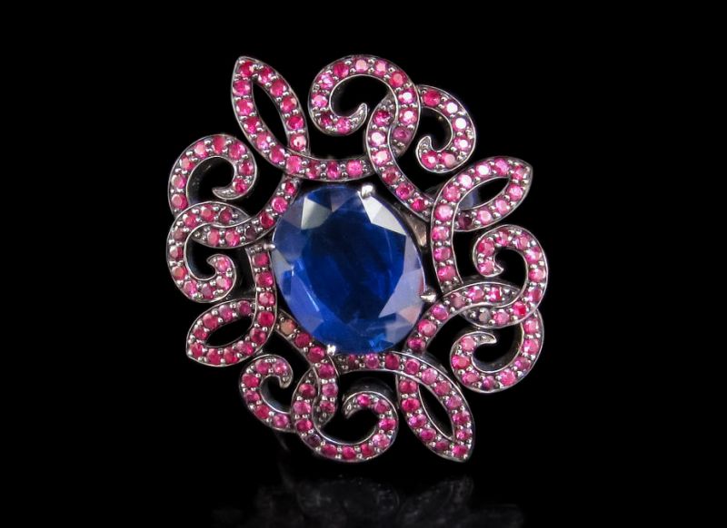 Фото Женское кольцо с синим сапфиром "Ночной портье"
