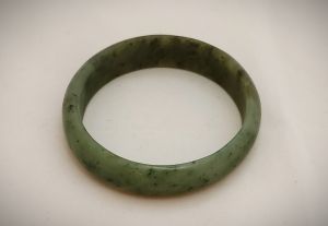 Браслет из нефрита цельный 