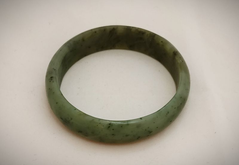 Фото Браслет из нефрита цельный 