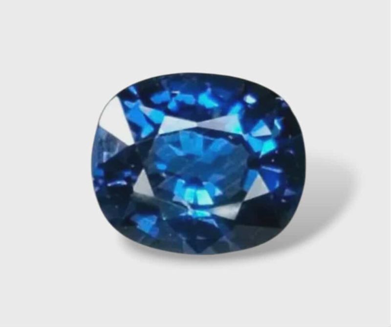 Фото Шпинель с эффектом смены цвета (Танзания) 