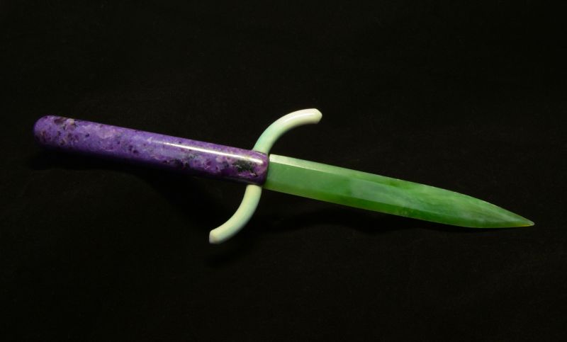 Фото Церемониальный нож из нефрита и чароита 