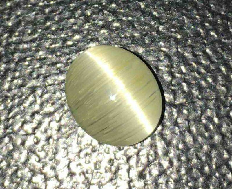 Фото Топаз с эффектом кашачий глаз (Бразилия) 