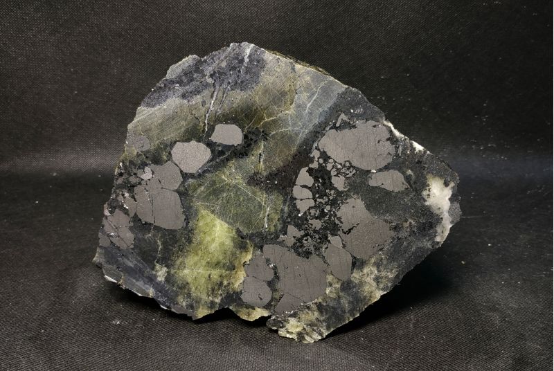 Фото Диопсид поликристалл для обсыпных картин и вставок (Кольский п/о) 