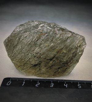 Кварц волосатик с актинолитом 