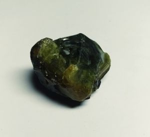 Гранат Мали (полихромный сросток кристаллов), коллекционный образец 