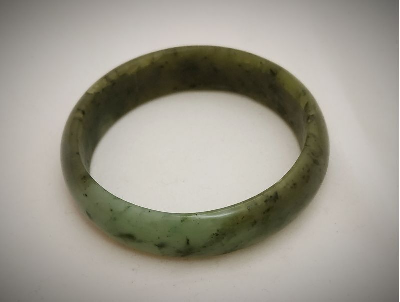 Фото Браслет из нефрита цельный 