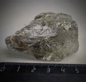 Кварц волосатик с актинолитом 