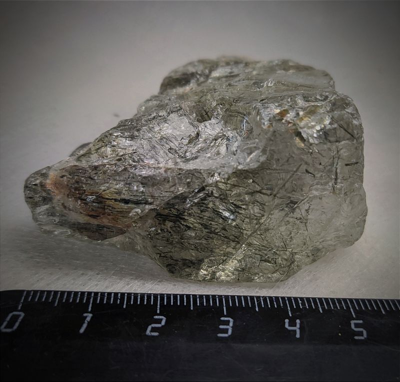 Фото Кварц волосатик с актинолитом 