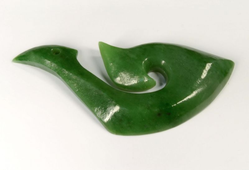 Фото Культовое украшение из зеленого нефрита  