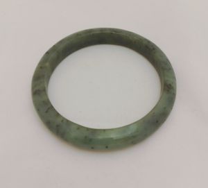 Браслет из нефрита цельный 