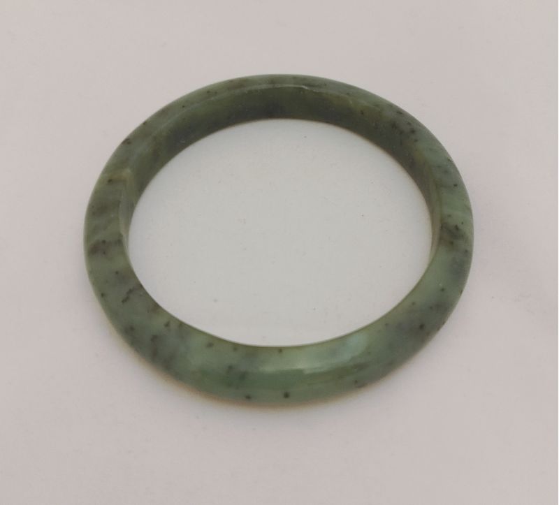Фото Браслет из нефрита цельный 