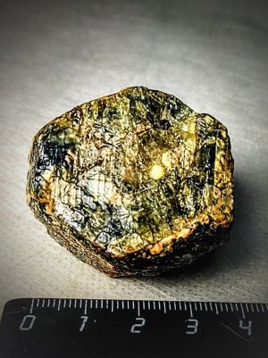 Сапфир-N золотистый Gold Sheen Sapphire (Кения) 