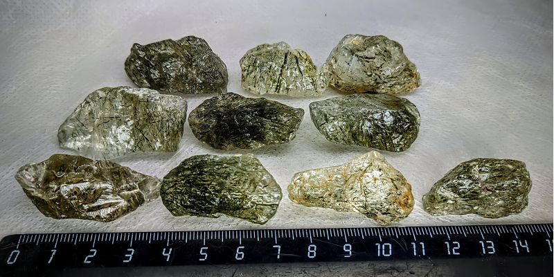 Фото Кварц волосатик с актинолитом 