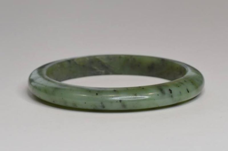 Фото Браслет из нефрита цельный  