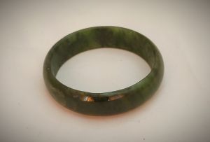 Браслет из нефрита цельный 