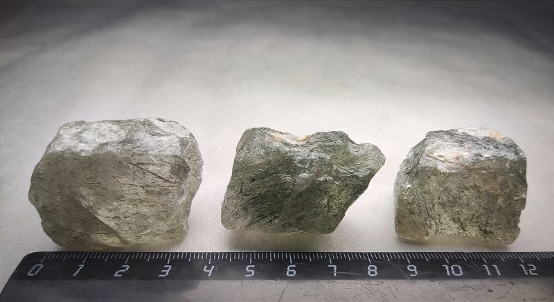 Фото Кварц волосатик с актинолитом 