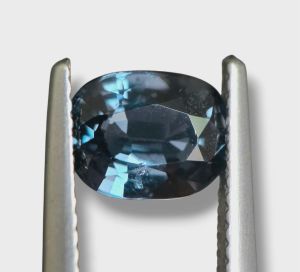 Ганошпинель с эффектом смены цвета (Танзания) 