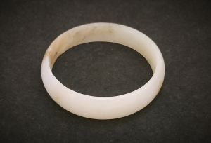 Браслет из нефрита цельный 