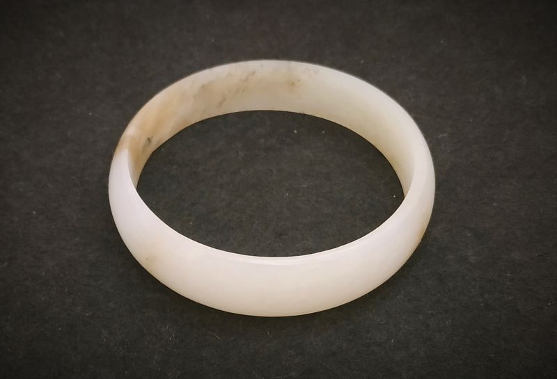 Фото Браслет из нефрита цельный 