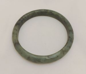 Браслет из нефрита цельный 