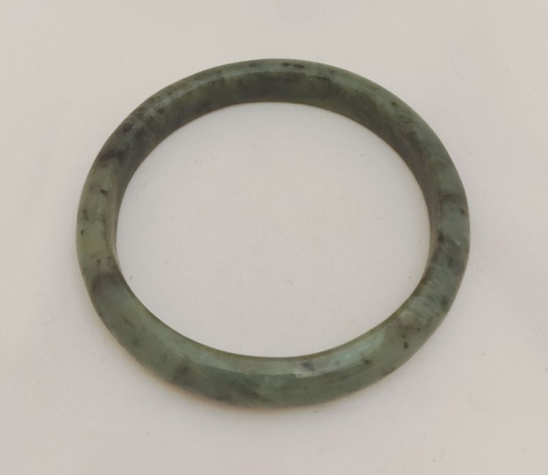 Фото Браслет из нефрита цельный 