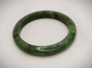 Браслет из нефрита цельный  