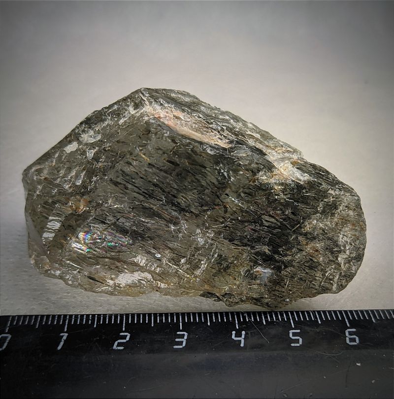 Фото Кварц волосатик с актинолитом 