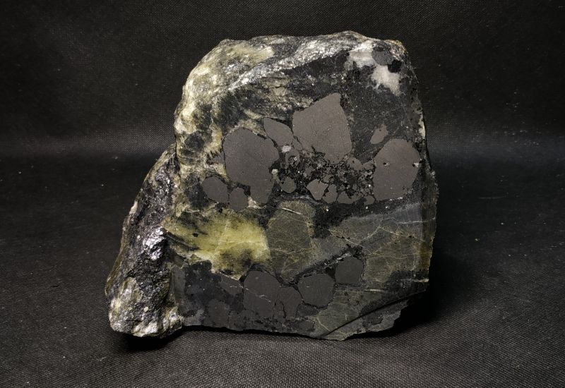 Фото Диопсид поликристалл для обсыпных картин и вставок (Кольский п/о) 