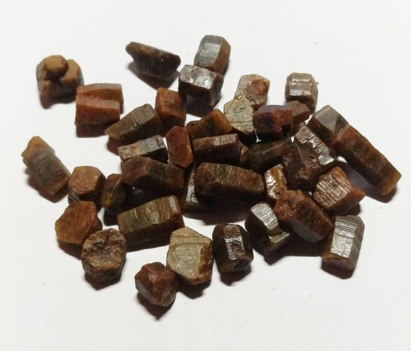 Фото Сапфир-N зеленый,  монокристаллы и сростки кристаллов (Мадагаскар) 