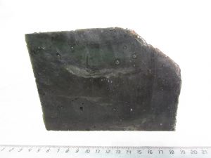 Нефрит черный (темно-зеленый) 