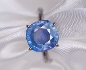 Кольцо "Экселленс" с синим танзанийским сапфиром