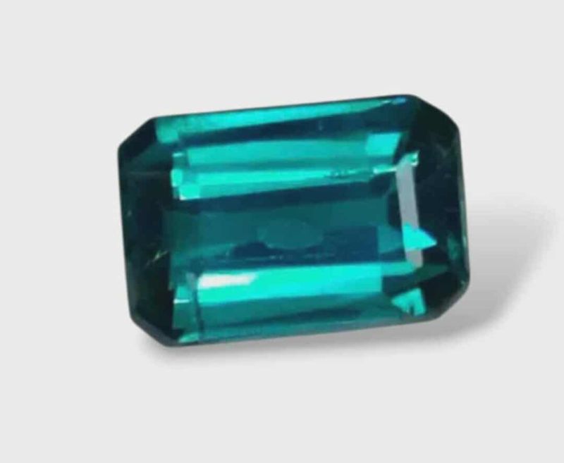 Фото Ганошпинель с эффектом смены цвета (Танзания) 