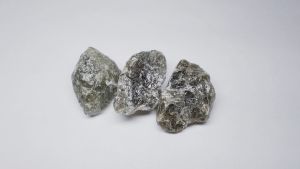 Кварц волосатик с актинолитом ограночный 