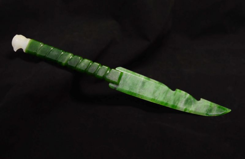 Фото Церемониальный нож из белого и зеленого нефрита "Финист - Ясный Сокол" 