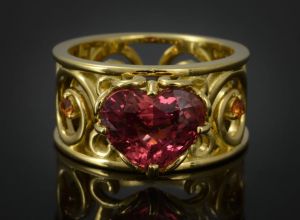 Кольцо с сапфиром падпараджа "Сердце Цейлона"