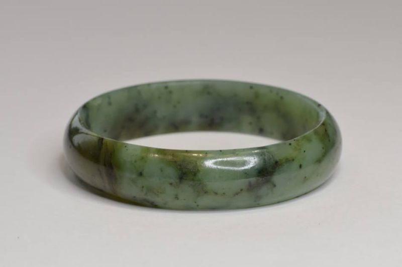 Фото Браслет из нефрита цельный  