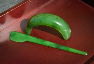 Заколка из зеленого нефрита китайские палочки 