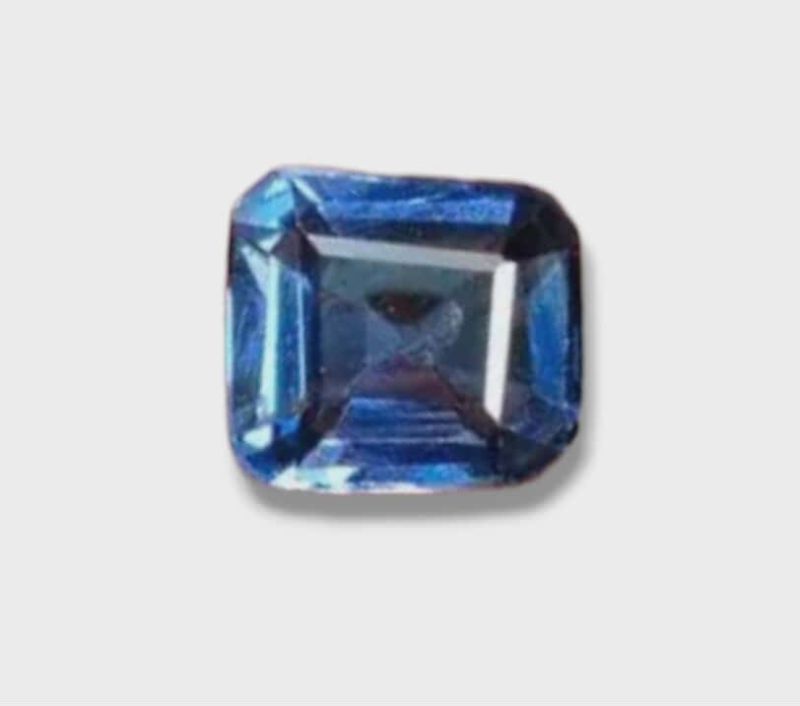 Фото Шпинель с эффектом смены цвета (Танзания) 