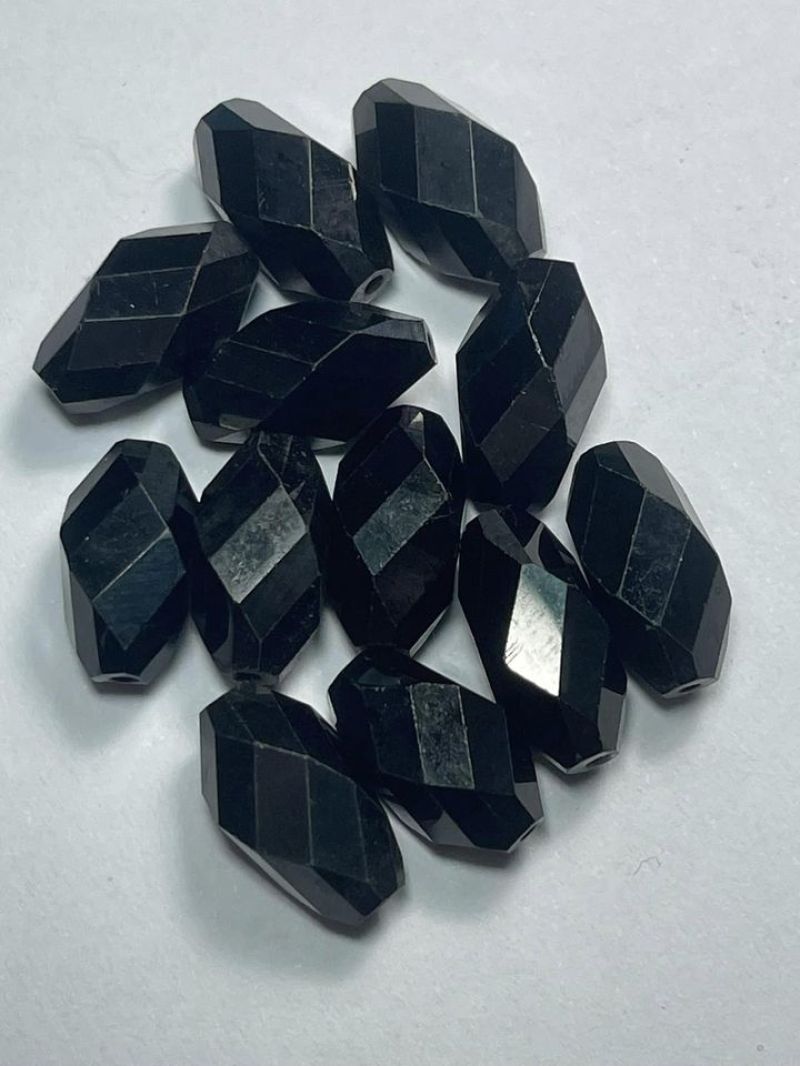 Фото Цейлонит- черная шпинель. Сверленые вставки (Таиланд) 