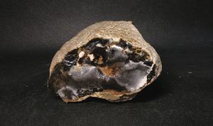 Агат черный моховый с жеодой (Серпухов) 