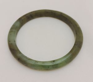 Браслет из нефрита цельный 