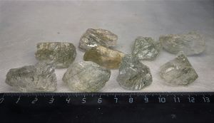 Кварц волосатик с актинолитом 