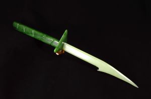 Церемониальный нож из белого и зеленого нефрита  "Пиковый валет" 