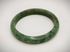 Браслет из нефрита цельный  