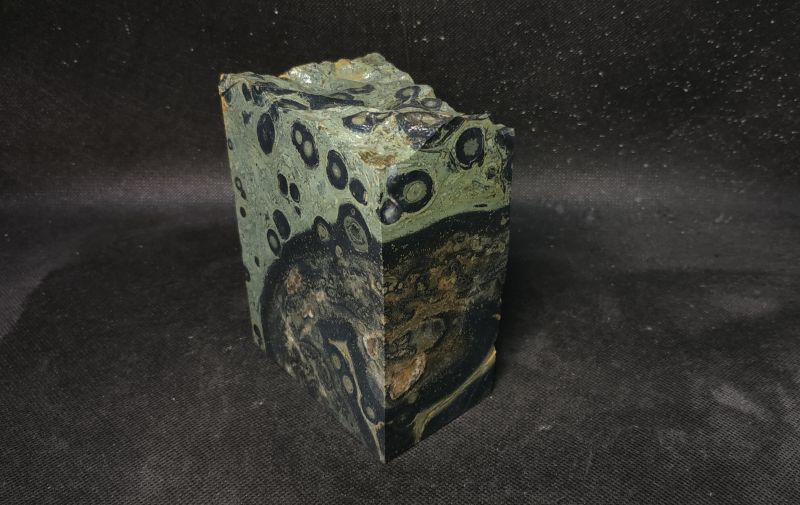 Фото Яшма Камбаба -  "Крокодилья Шкура" (Мадагаскар) 